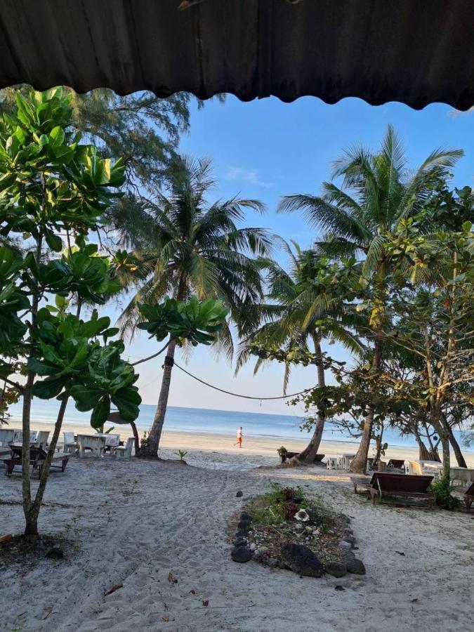Frog Beach House Koh Phayam Exteriör bild