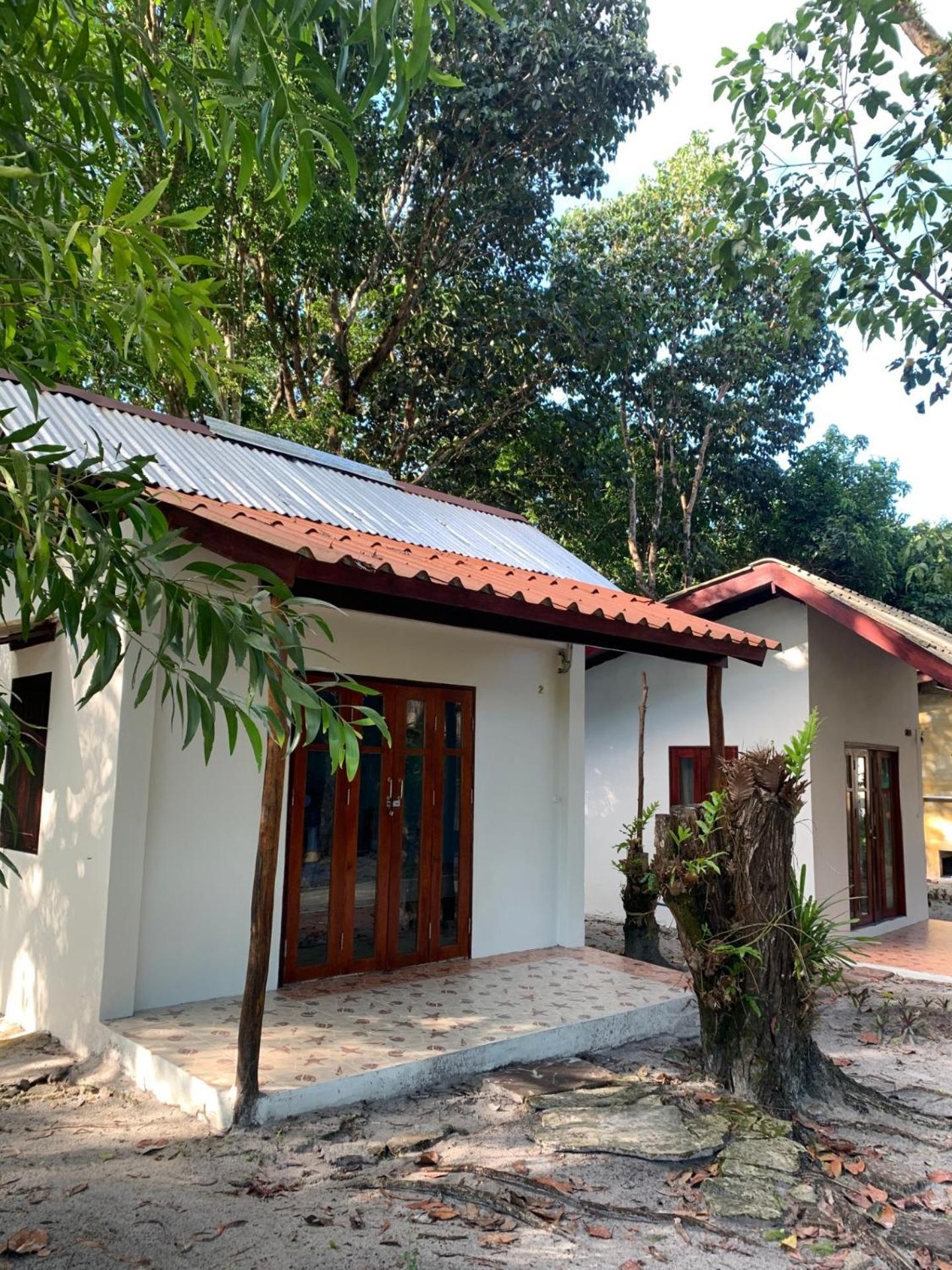 Frog Beach House Koh Phayam Exteriör bild