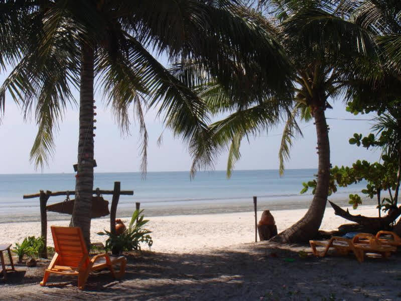 Frog Beach House Koh Phayam Exteriör bild