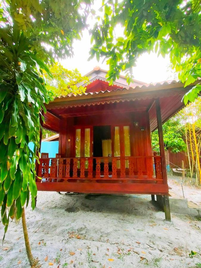 Frog Beach House Koh Phayam Exteriör bild