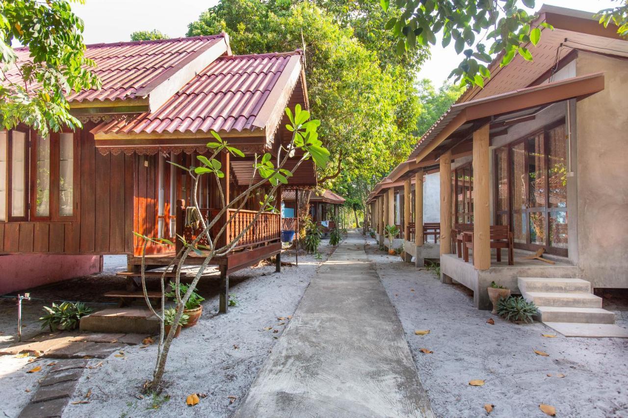 Frog Beach House Koh Phayam Exteriör bild