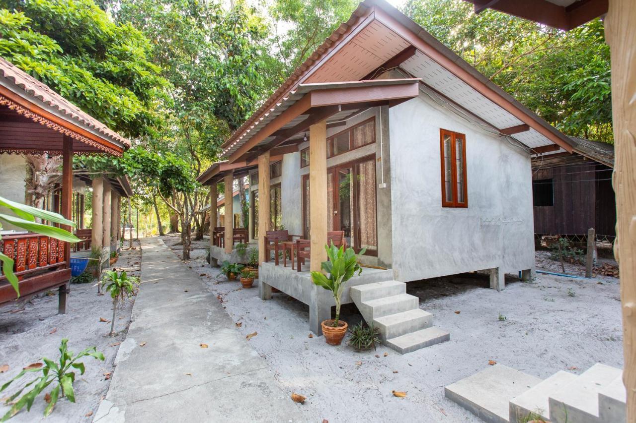 Frog Beach House Koh Phayam Exteriör bild